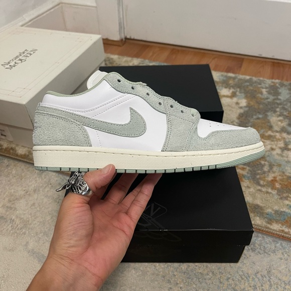 NIB Men’s Sz 10 (Euro Sz 44) Air Jordan 1 Low SE Sneakers In White/Sea-foam Sail - Picture 10 of 16